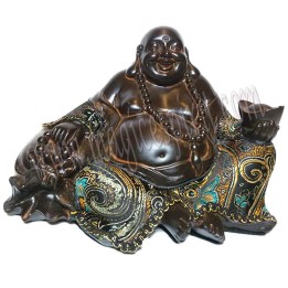 Buda prosperidad y felicidad con traje bordado